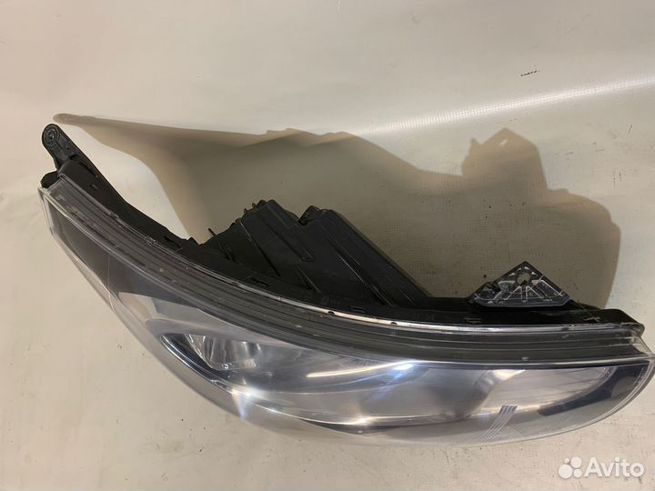 Hyundai Solaris 10- Фара правая