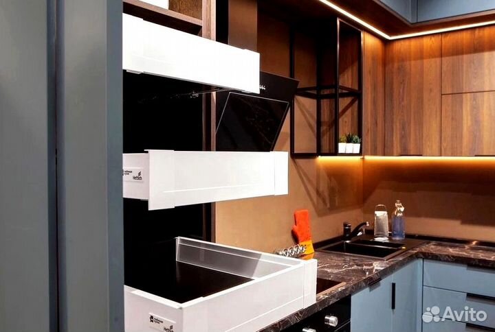 Кухня в потолок на заказ