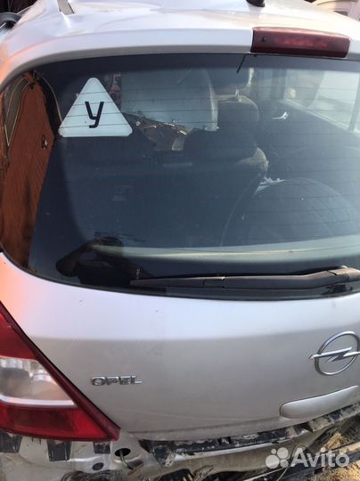 Крышка багажника на opel corsa D