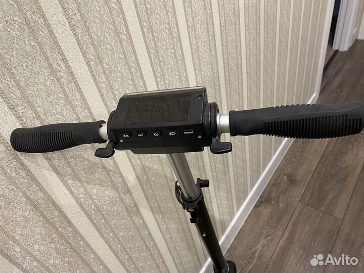 Электрический самокат E-scooter