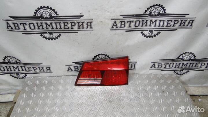 Фонарь крышки багажника Toyota Sienna 2 2005 3.3