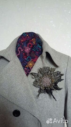 Цветок-брошь из натуральной кожи