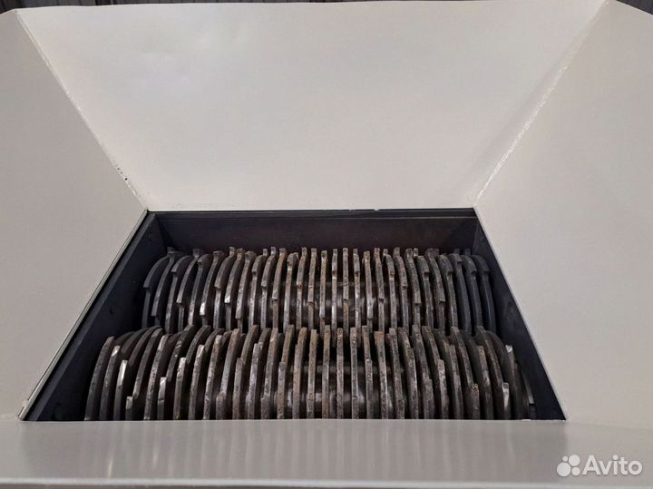 Шредер промышленный для пластика, резины, тбо