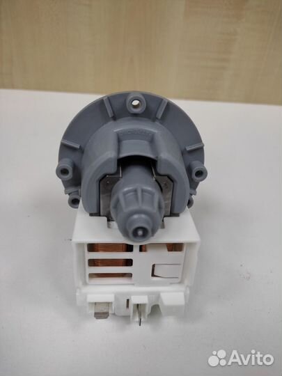 Насос (помпа) Askoll универсальный на 3 винтах