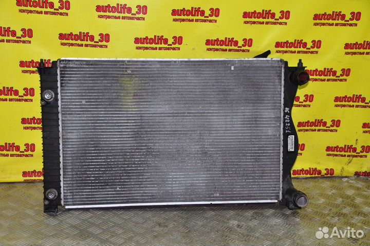 Радиатор охлаждения Audi A6 C6 BPJ 2.0