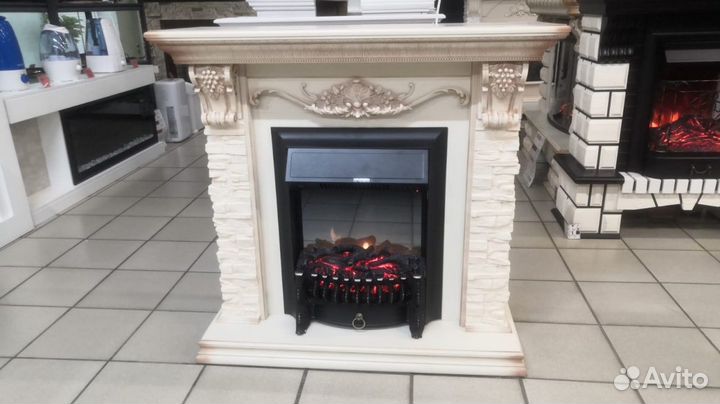 Royal Flame Adriana с очагом Majestic Lux S BL