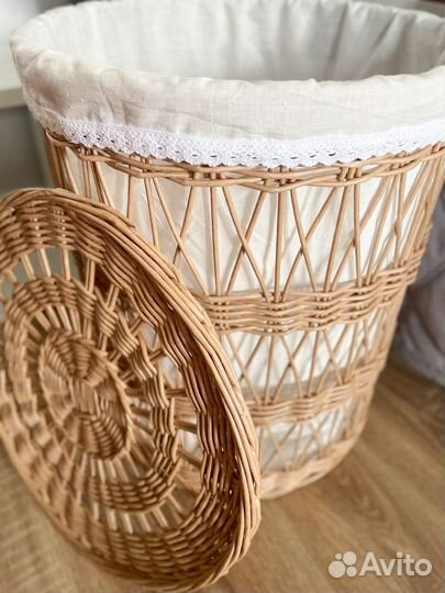 Плетёная корзина для белья