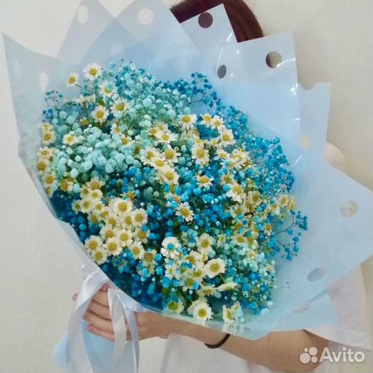 Букеты из гипсофилы, хризантемы, ромашки