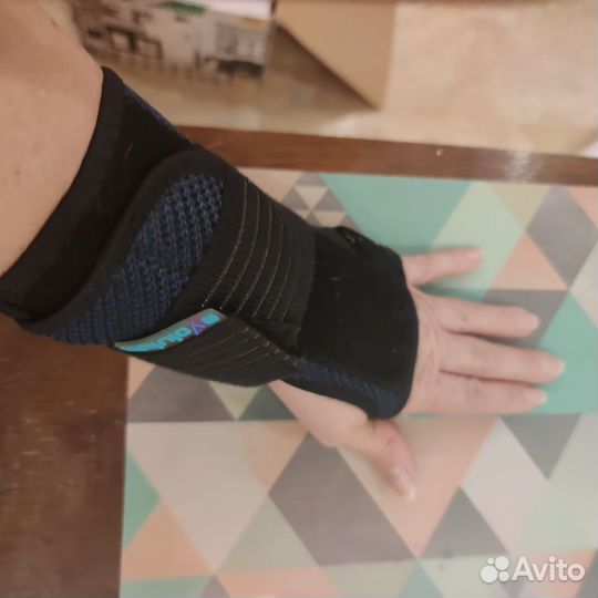 Ортез на лучезапястный сустав левый