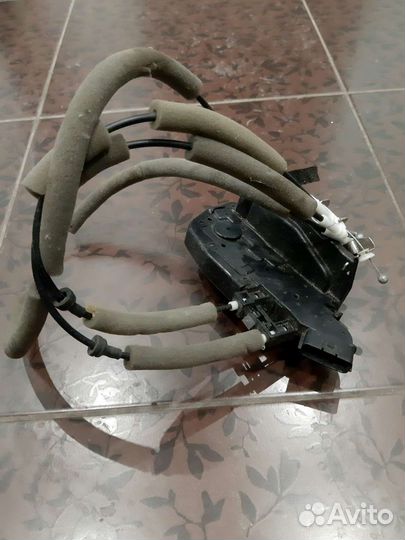 Замок двери задней левой Infiniti EX/QX50 J50