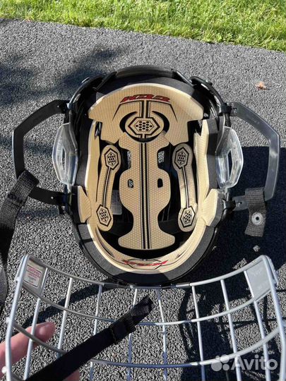 Хоккейный шлем