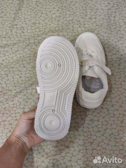 Кроссовки белые 31