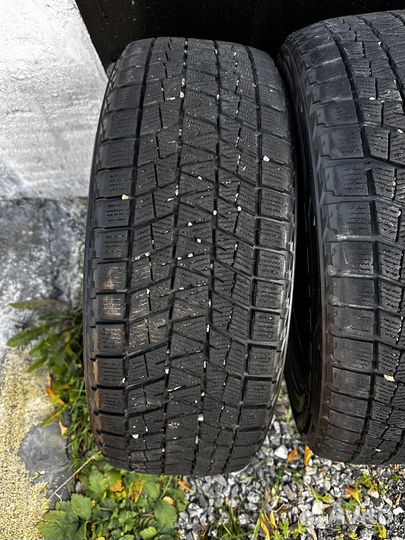 Bridgestone Blizzak DM-V1 215/60 R17 96R
