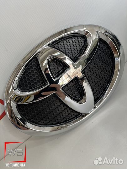 Эмблема Toyota Land Cruiser Y428