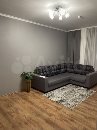 2-к. квартира, 57 м², 1/10 эт.