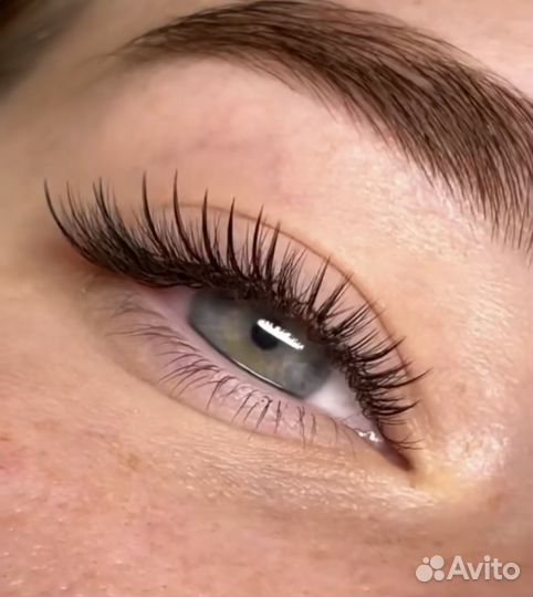 Наращивание ресниц в салоне красоты