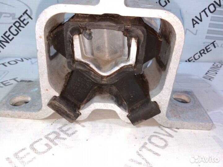 Подушка двигателя правая Лада Ларгус Кросс