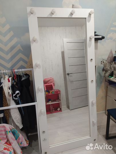 Зеркало напольное с подсветкой