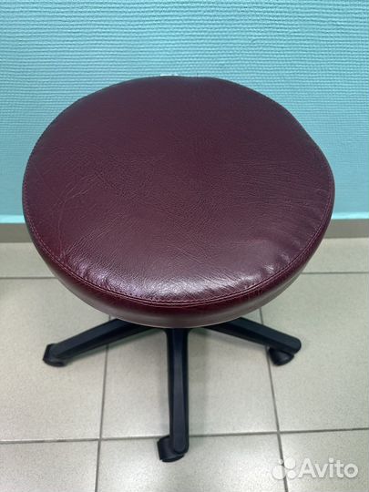 Стул для массажиста и бьюти