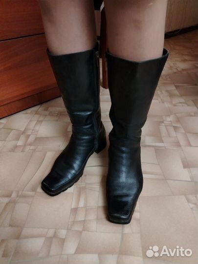 Зимние женские кожаные сапоги с натуральным мехом