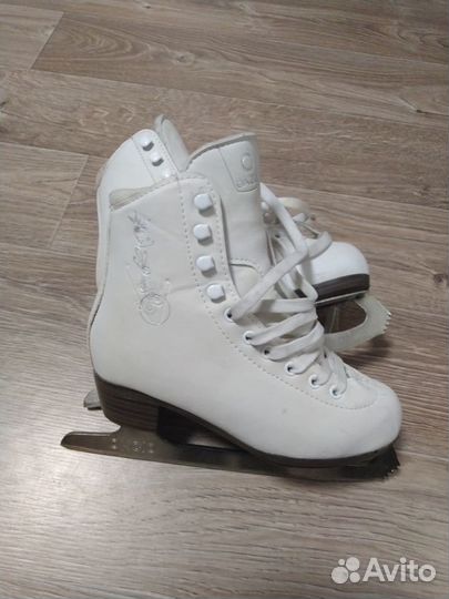 Коньки фигурные 32