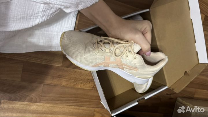 Кроссовки женские asics