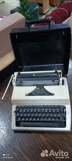 Печатная пишущая машинка бу