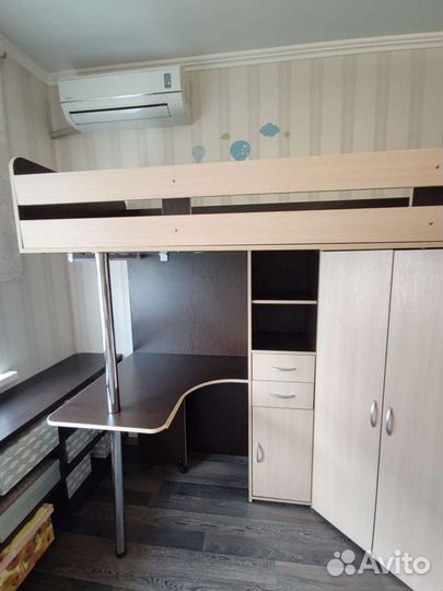 Кровать чердак со столом и шкафом