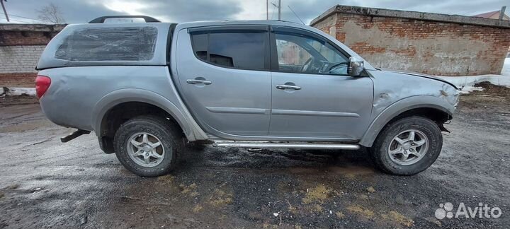 Mitsubishi L200 2.5 МТ, 2011, битый, 280 000 км
