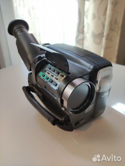 Видеокамера JVC