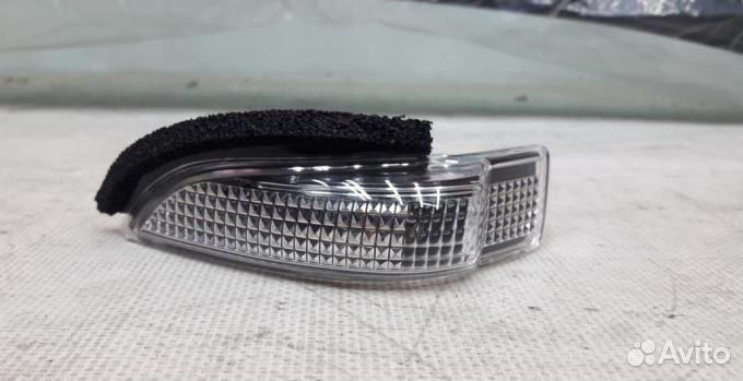 Поворотник в зеркало для тайота камри 55