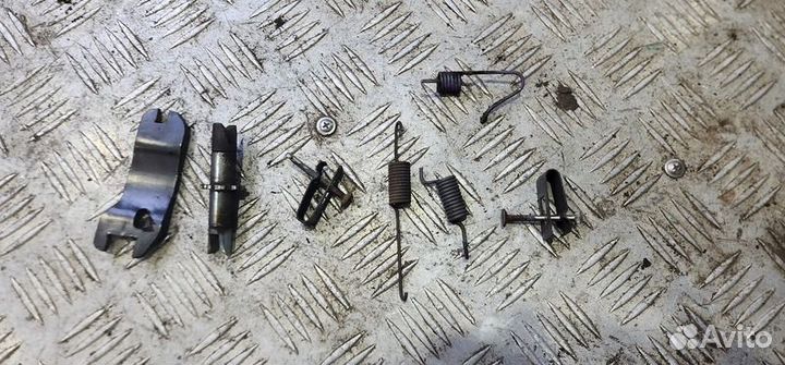 Ремкомплект стояночного тормоза Nissan Juke F15