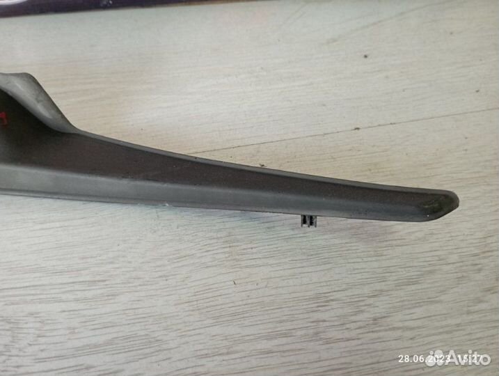 Молдинг лобового стекла левый Lexus Rx350 2010