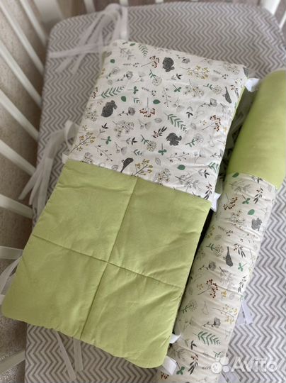 Бортики в детскую кроватку и валик