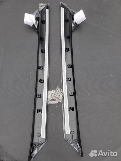 Форд Эксплорер. Молдинги лобового стекла R, L