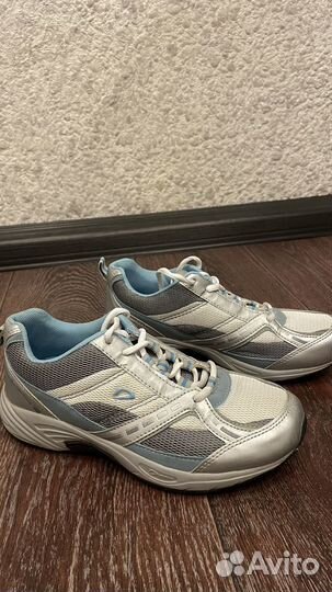 Кроссовки женские Demix (размер 38)