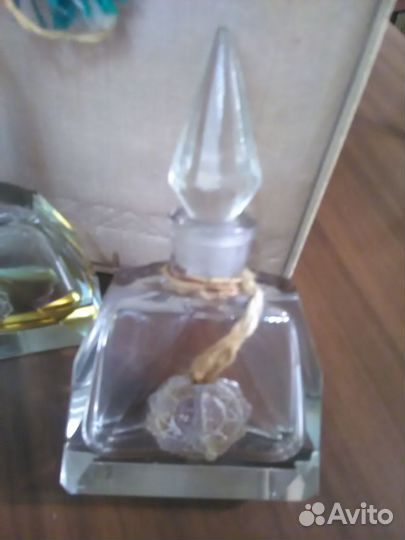 Vivre Molyneux, Pola Selenion - Флаконы в кол