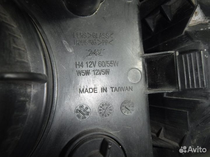 Фара правая VW Passat B3