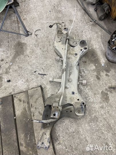 Подрамник фольксваген поло