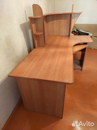 Компьютерный стол