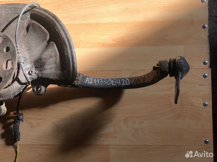 Кулак поворотный левый Mercedes W211