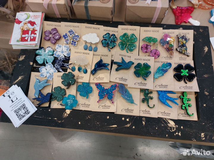 Брошь ручной работы из эпоксидной смолы