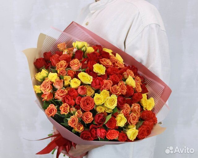 Букет из 35 кустовых роз яркий микс 40 см (Кения)