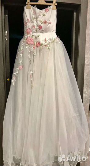 Свадебное платье с аксессуарами