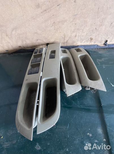 Кнопки стеклоподъемников nissan march k12