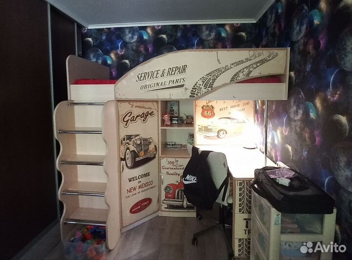 Кровать чердак со столом и шкафом