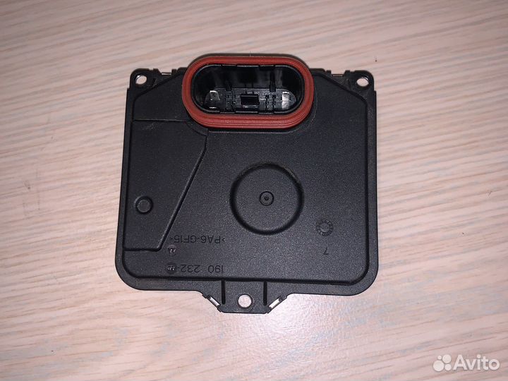 Блок управления led фарой на кадиллак xt5