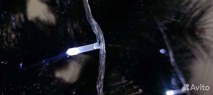 Украшение на ёлку, окно, гирлянда