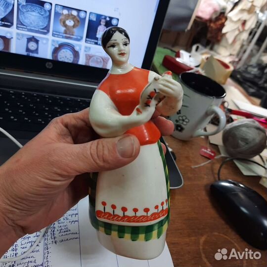 Статуэтка девушка с кувшином. Полоне