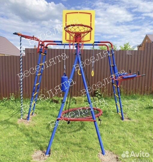 Детская площадка. Детские качели. Новые